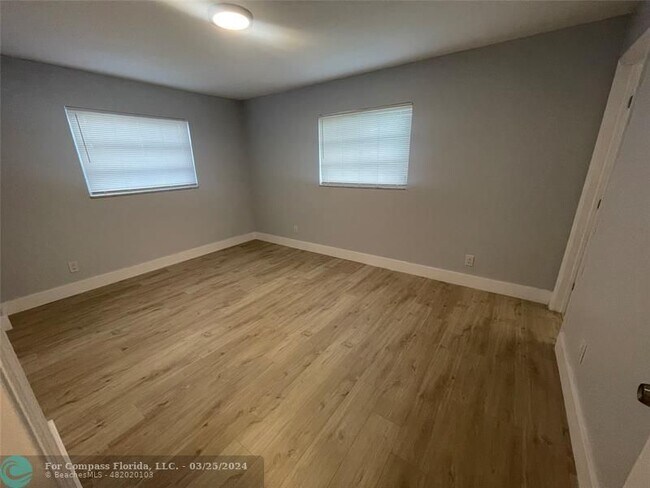 Building Photo - 780 NE 46th Ct