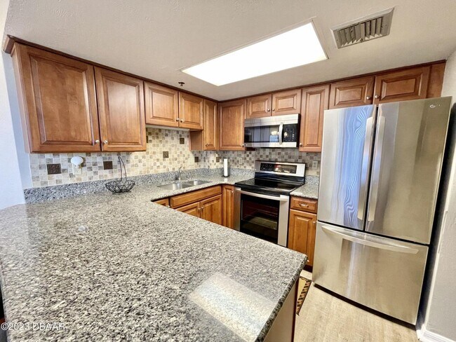 Building Photo - Furnished Oceanview 2 Bed, 2 Bath Condo – Available Now!