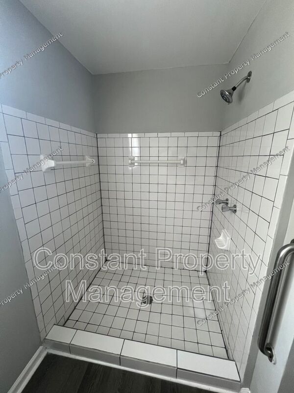 Building Photo - 495 Pittman St
