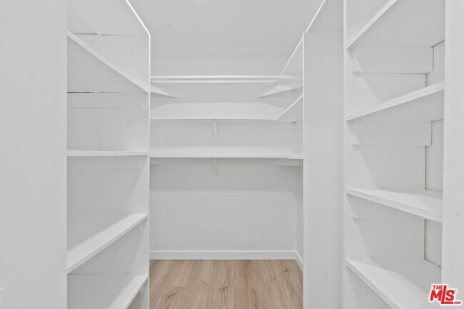 Building Photo - 122 Buccaneer St