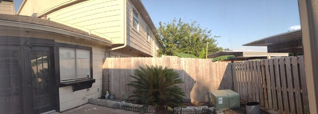 Patio - 6432 Bankside Dr