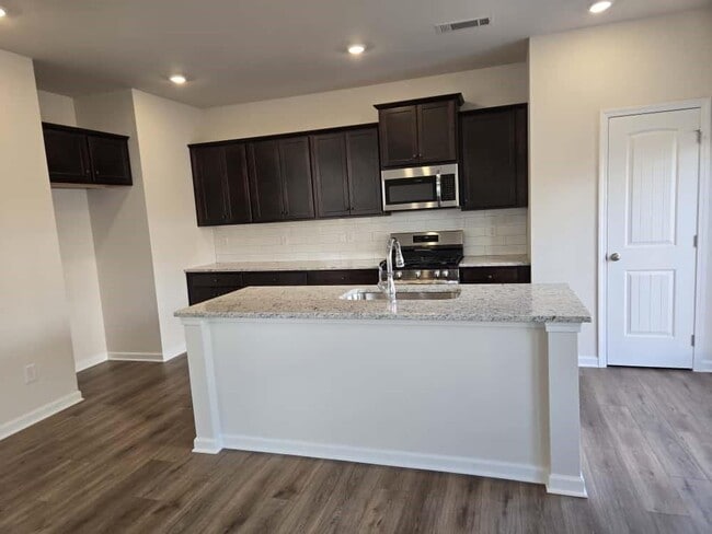 Building Photo - 12 Briarwood Dr W