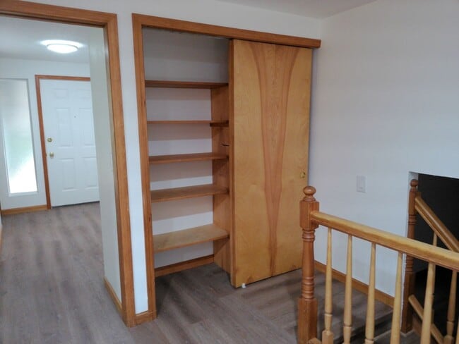 Building Photo - Beautifully Updated 3-Bedroom Home with Of...