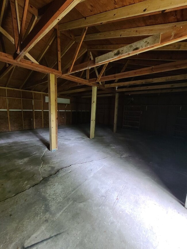 Building Photo - Comfortable Living in the Heart of Goose Creek