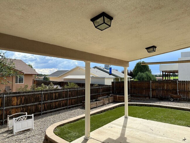 Building Photo - 3 Bedroom 2 Bathroom Home for rent in Bloo...