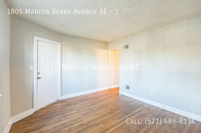 Building Photo - Spacious 1Bd/1Bth + Den apartment – Prime ...