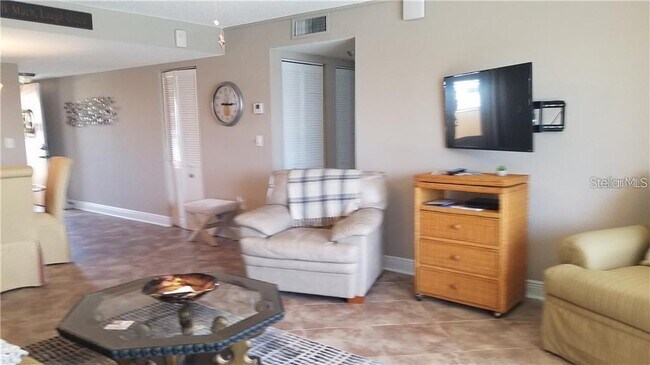 Building Photo - 7420 Bay Island Dr S