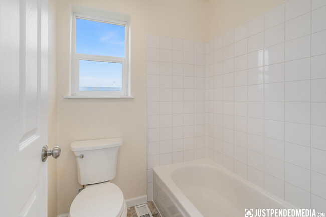 One full bathroom in the 2nd floor - 530 Bitterroot Cir