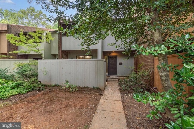 Building Photo - 1764 Wainwright Dr