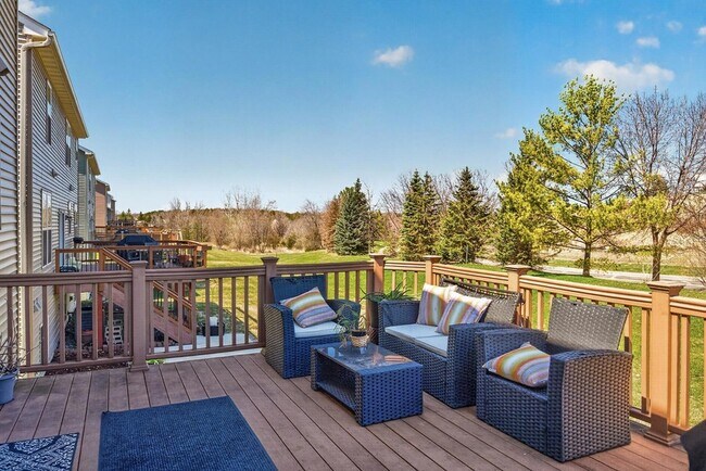 Building Photo - 15275 Plumstone Dr