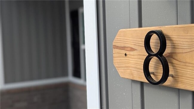 Building Photo - 8 Whithorn Ln