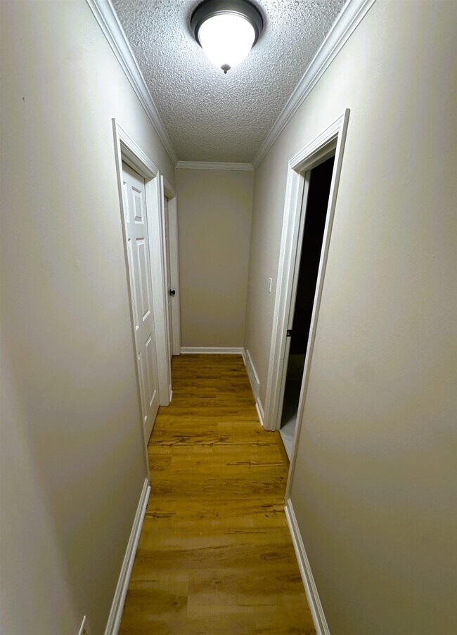 Building Photo - 2250 Lake Hill Ct