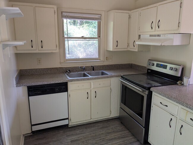 Building Photo - 845/847 Mitchell Bridge Road Duplex