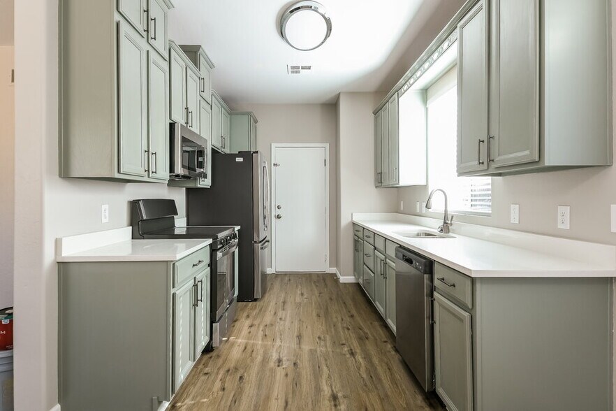 Building Photo - 34818 N 31st Ave