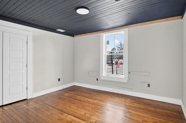 Building Photo - 124 N Mecklenburg Ave