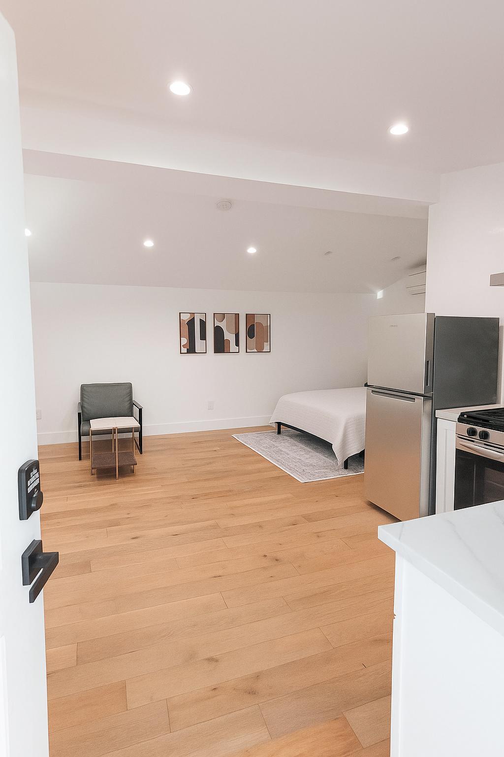 Building Photo - 5644 Oso Ave