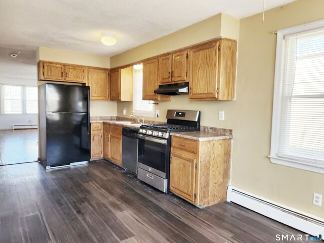 Building Photo - 164 Meadowview Ave