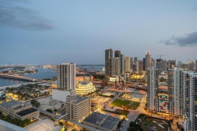 Building Photo - 1600 NE 1st Ave