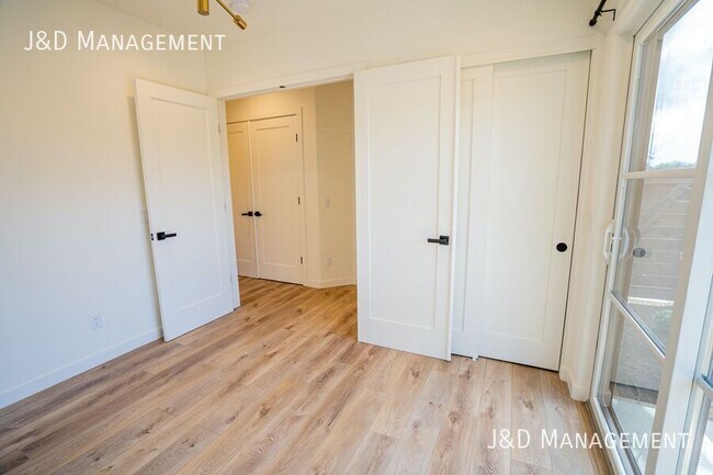 Building Photo - 1371 N Vulcan Ave