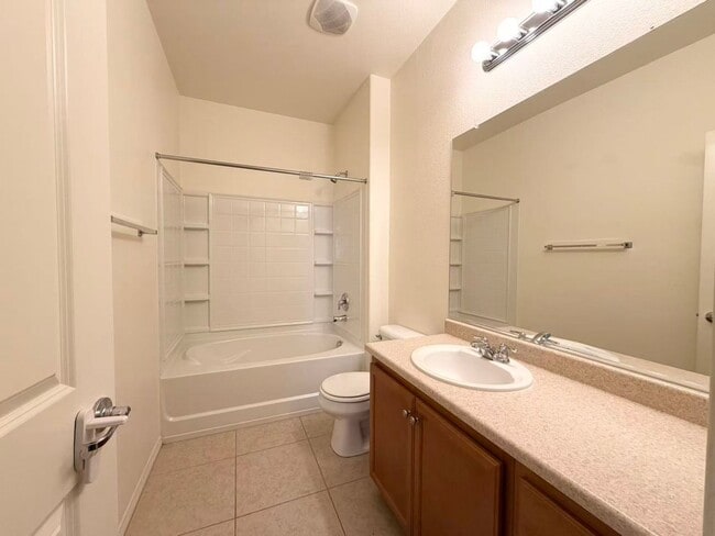 Building Photo - BEAUTIFUL 2 STORY TOWN HOUSE IN GATED COMMUNITY