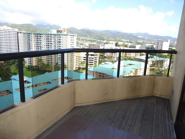 Building Photo - Hi Floor 2 Bedroom, 1 Bath, with 2 Parking...