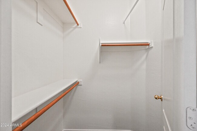 Building Photo - 2600 E Springfield Pl