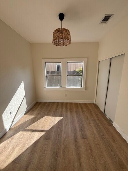 Building Photo - 215 S Avenue 58