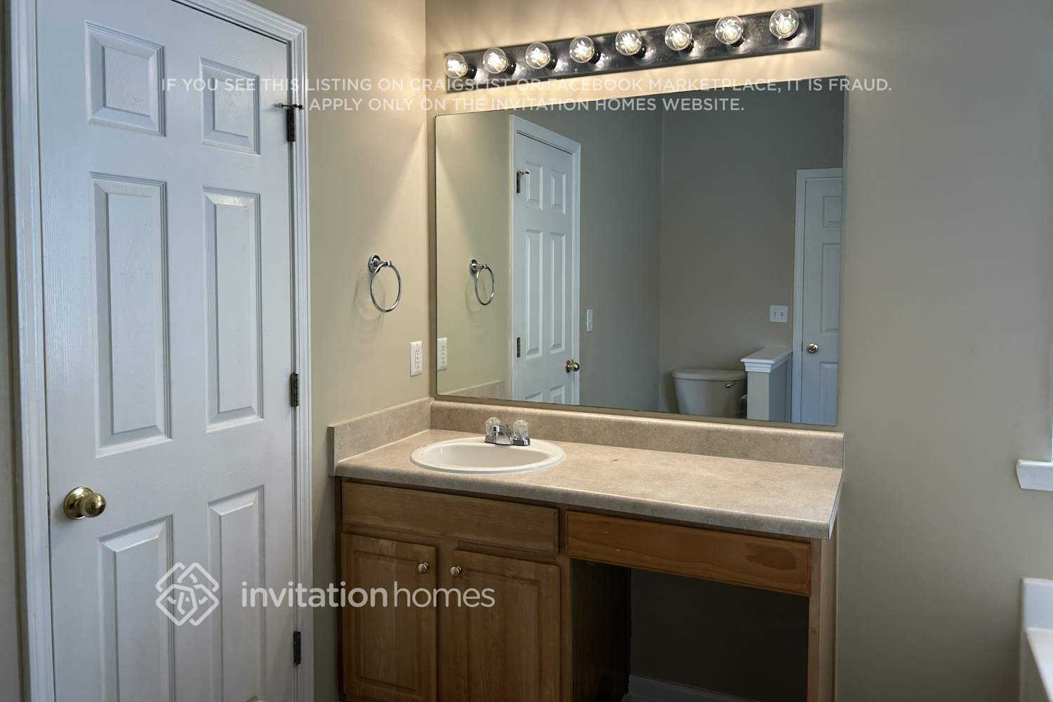 Building Photo - 9586 Lakeview Cir