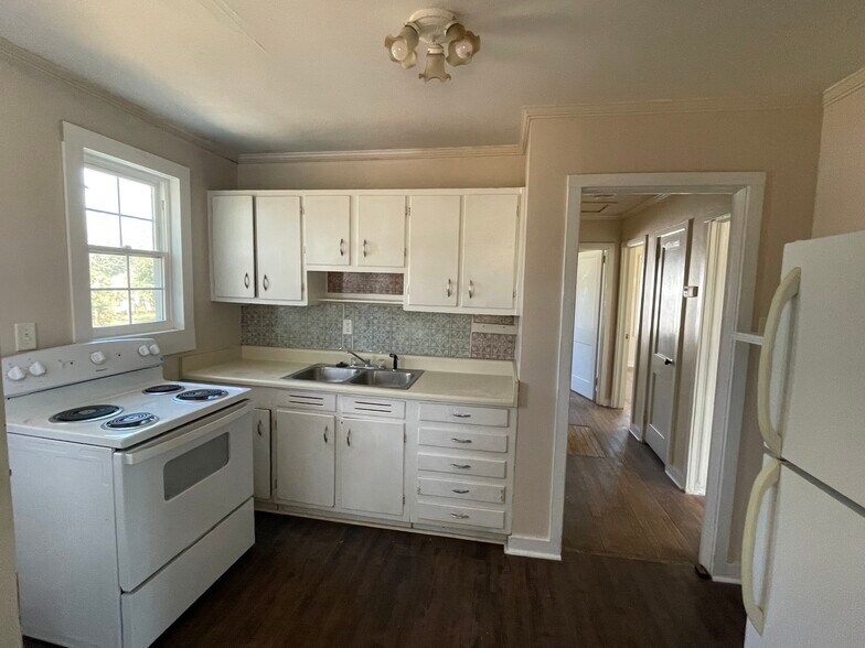 Building Photo - 712 Georgia Ave