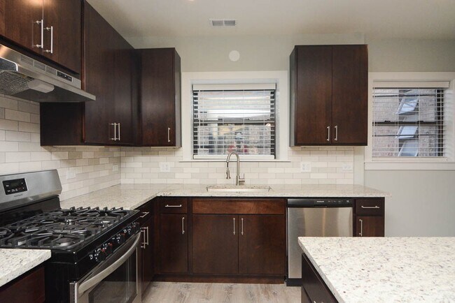 Building Photo - 919 Crain St