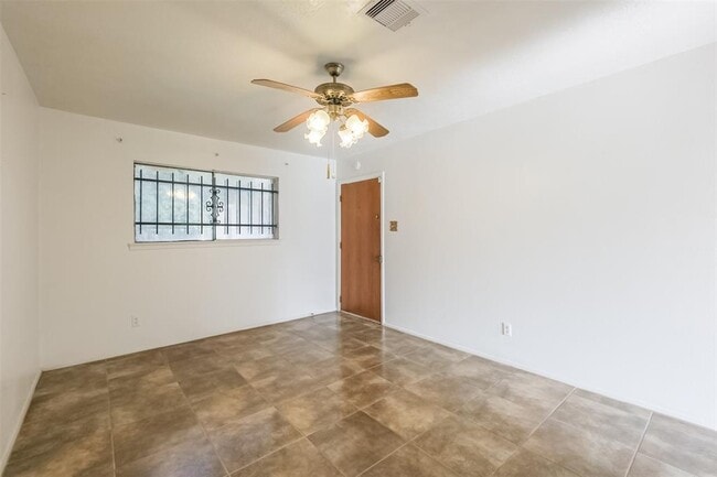 Building Photo - 4919 Glenridge Ln