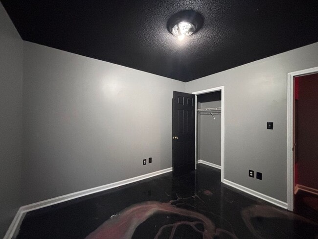 Building Photo - This is a must see!