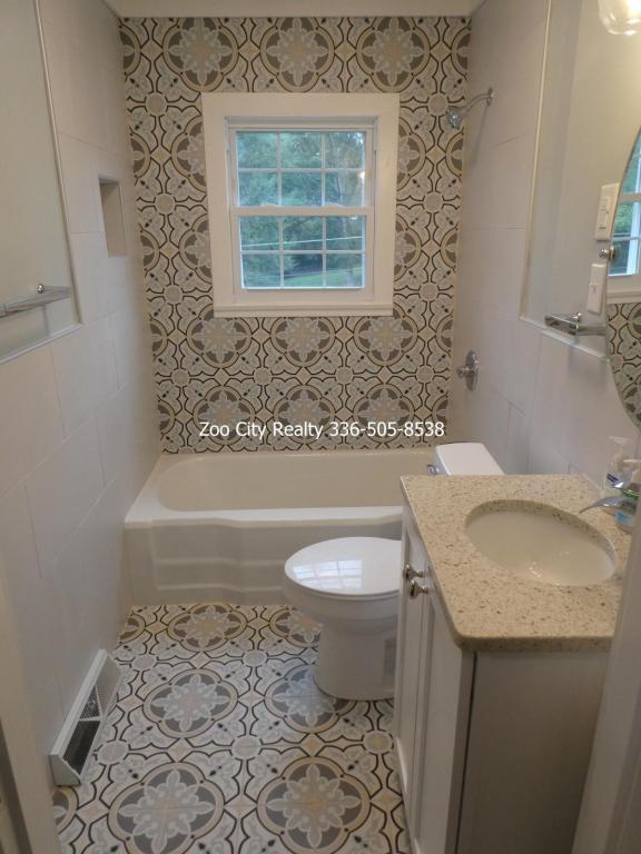 Building Photo - 589 McDermott St