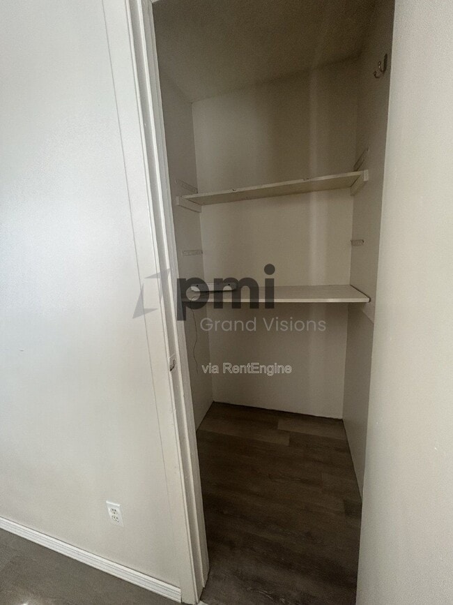 Building Photo - 24 W Buchanan Ave