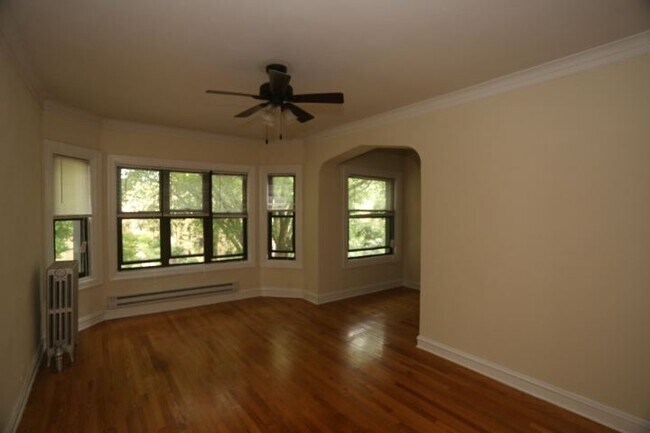 Building Photo - 4644 N Paulina St