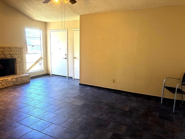 Building Photo - 902 Sirocco Dr