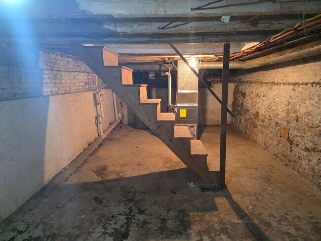 Building Photo - 1220 Lancaster Ave