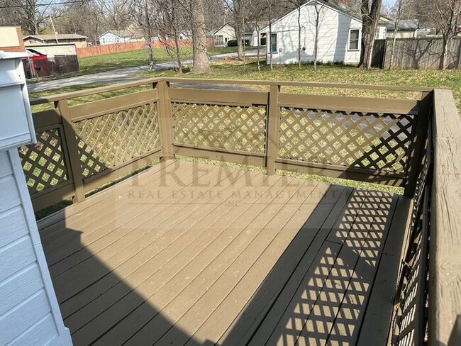 Building Photo - 304 E Monroe St Buckner MO 64016 - 4 bed/ ...