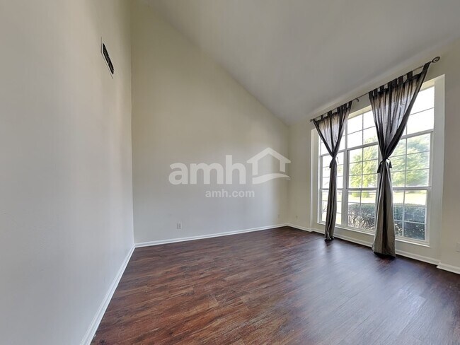 Building Photo - 1048 Reveres Run