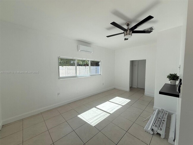 Building Photo - 1642 NE 124th Ln