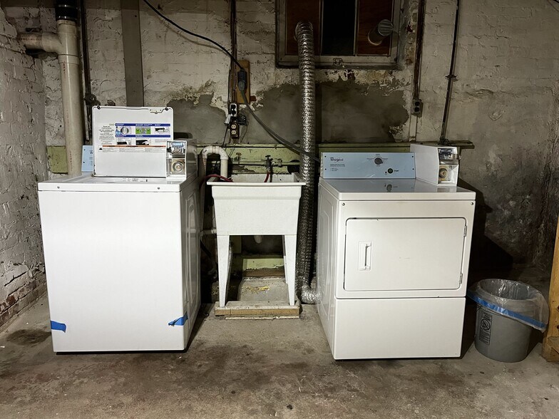 on-site washer and dryer - 82 Roanoke St