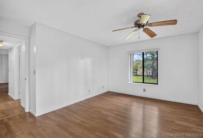 Building Photo - 720 Sunny Pine Way
