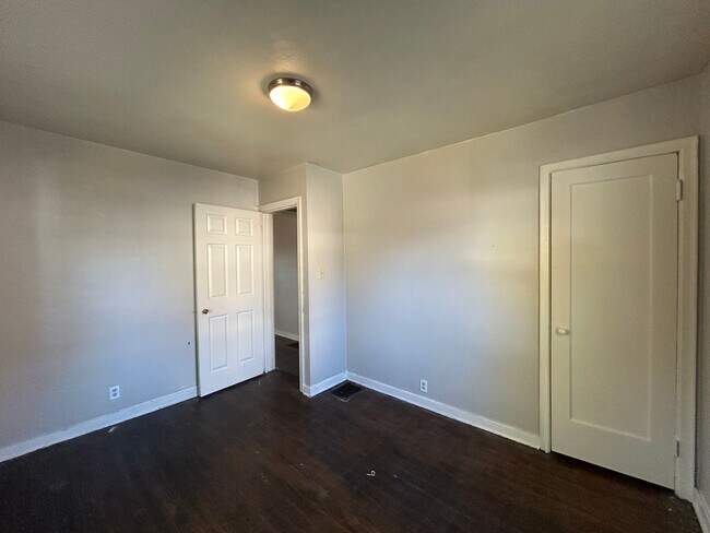 Building Photo - Charming 2-Bedroom, 1-Bathroom Home – $1,2...