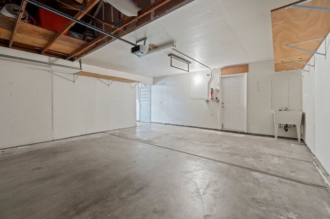 Building Photo - Single-Story El Dorado Hills Home with Vau...