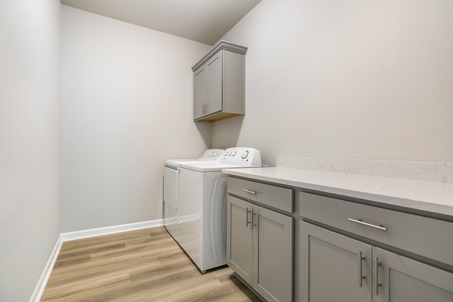Building Photo - 5615 Stuga Dr