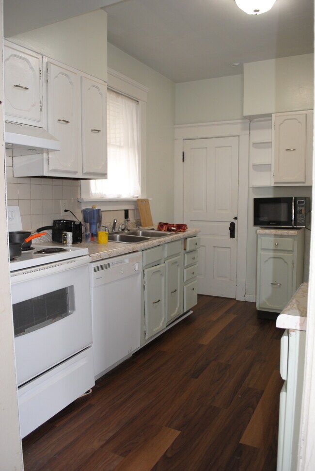 Building Photo - 100 Morris Ave