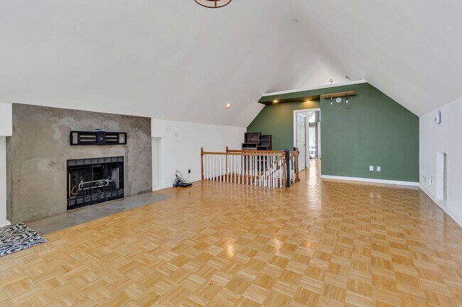 Building Photo - Available now! 3 BR/3BA Madson riverfront ...