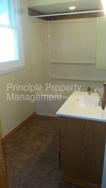 Building Photo - House in Central Peoria