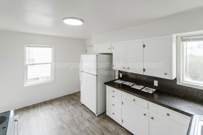 Building Photo - 328 E Rockwell Ave