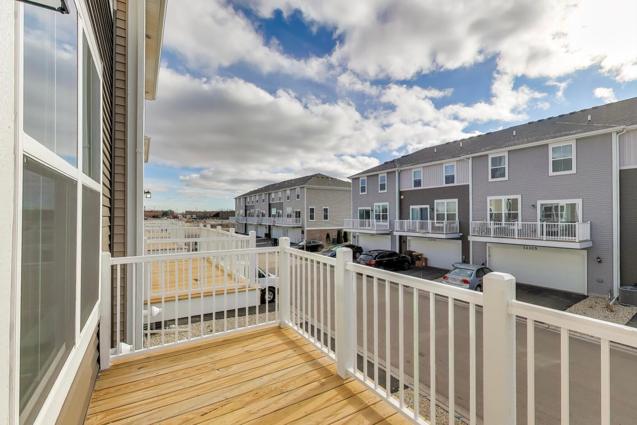 Balcony - 12306 Tinsley St